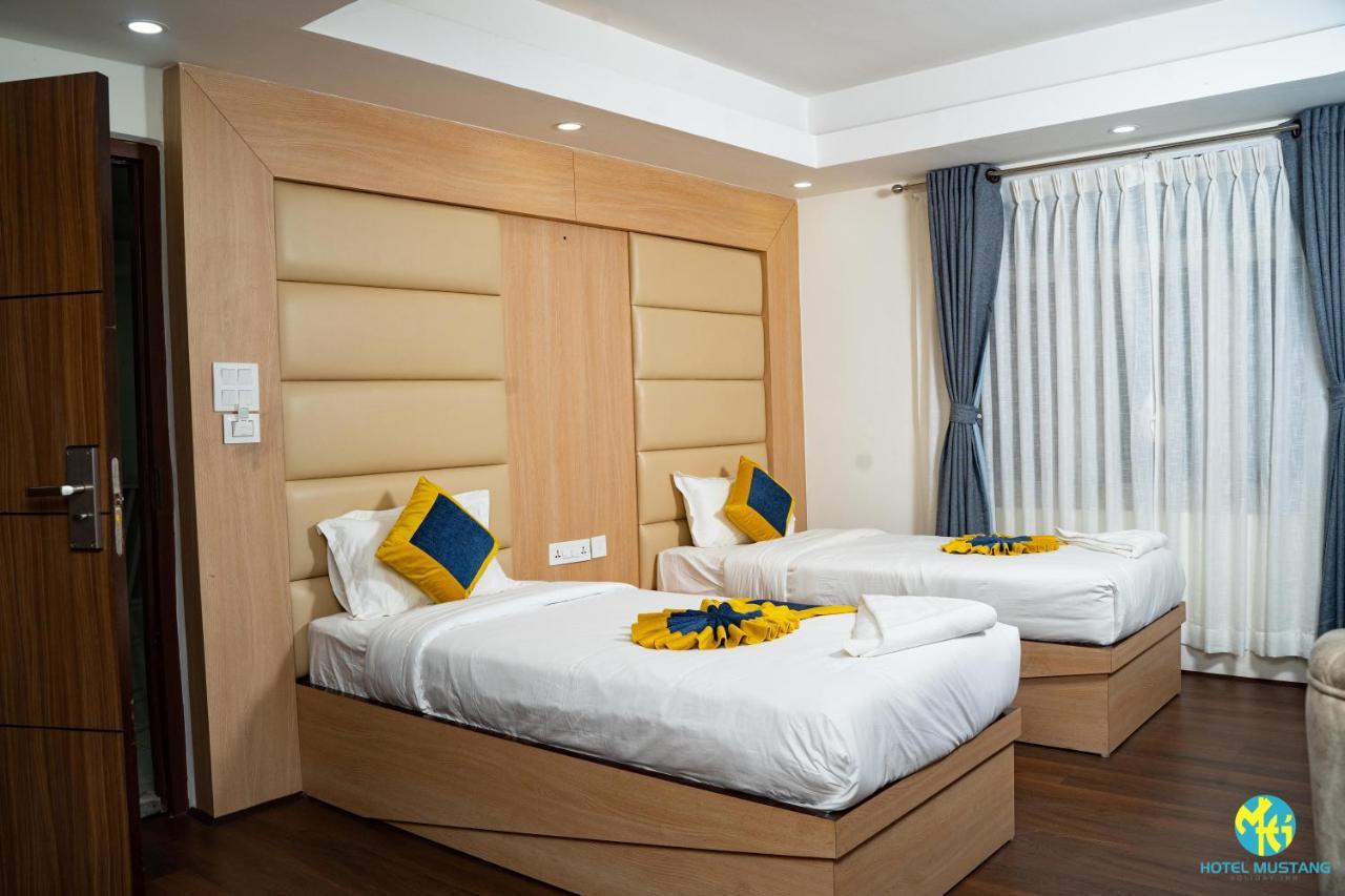 Hotel Mustang Holiday Inn Kathmandu Exterior photo