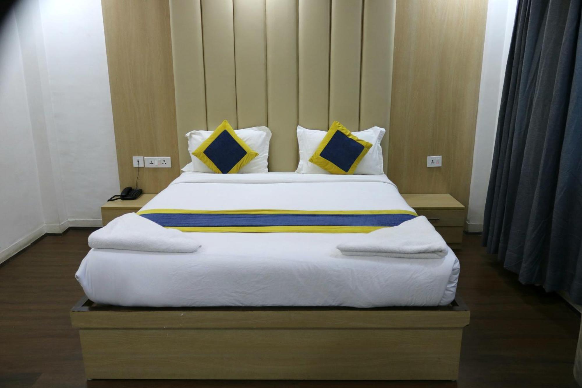 Hotel Mustang Holiday Inn Kathmandu Exterior photo