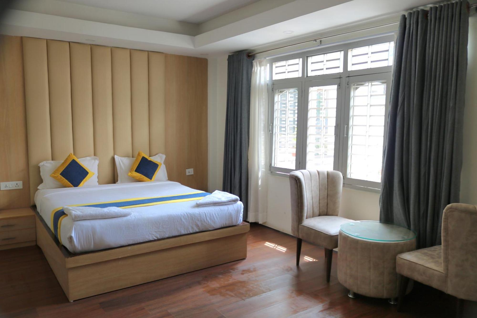 Hotel Mustang Holiday Inn Kathmandu Exterior photo
