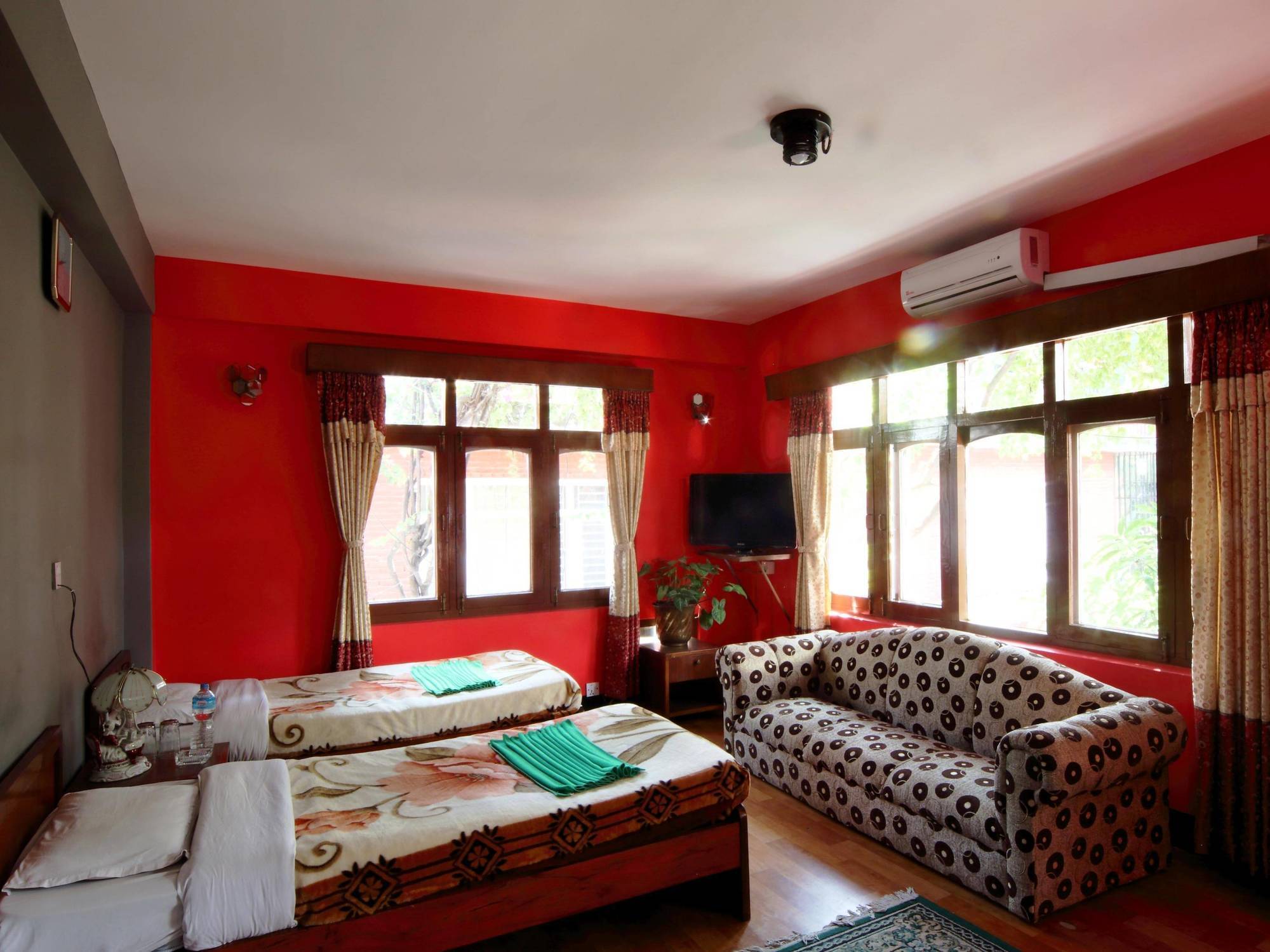 Hotel Mustang Holiday Inn Kathmandu Exterior photo