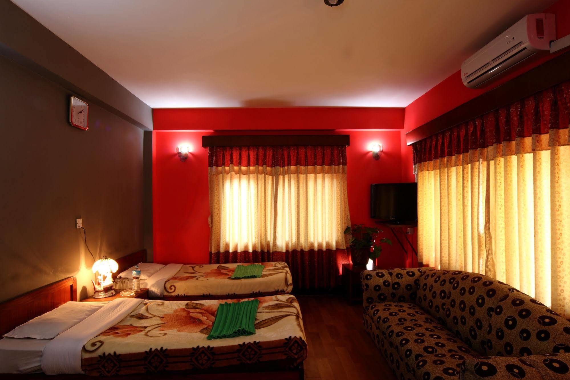 Hotel Mustang Holiday Inn Kathmandu Exterior photo